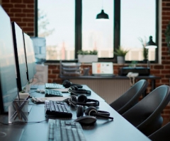 Moderná kancelária: Ako zariadiť kanceláriu podľa najnovších trendov a čo by nemalo chýbať v žiadnej open space kancelárií?